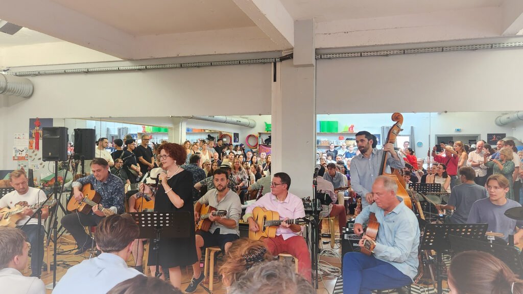 Raphaël Lopez Avec Ses Eleves Au Concert De Fin D'année 2024